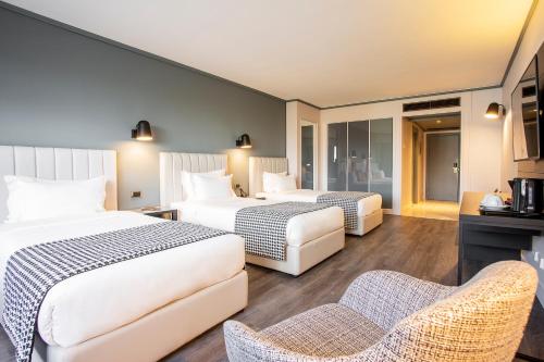 Habitación Triple Confort del hotel Hf Fénix Porto. Foto 8