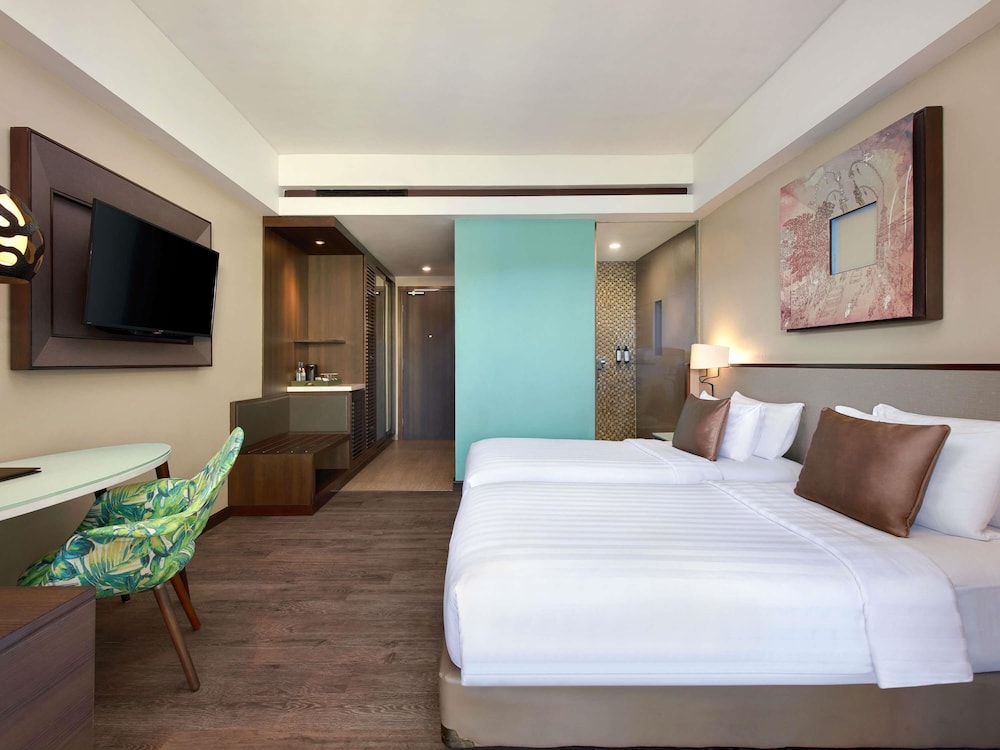 Habitación Deluxe Vista a la Piscina, Balcón - Cama Twin del hotel Mercure Bali Legian