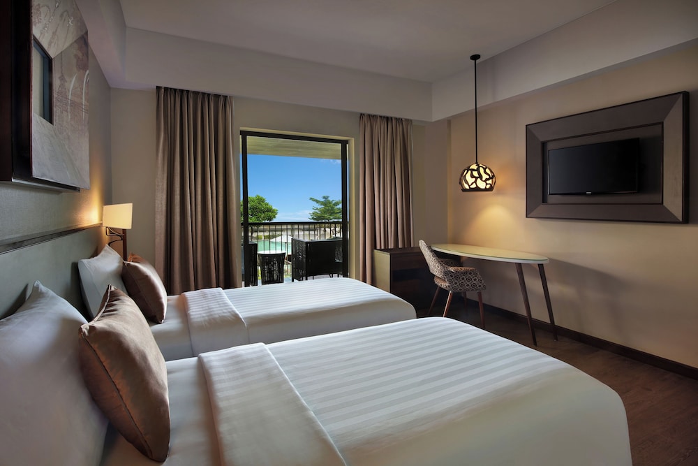 Habitación Deluxe Vista a la Piscina, Balcón - Cama Twin del hotel Mercure Bali Legian. Foto 3