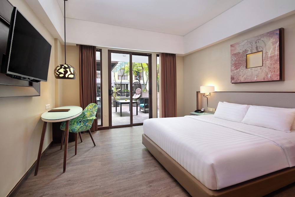 Habitación Privilege, Balcón - 1 Cama King del hotel Mercure Bali Legian. Foto 1