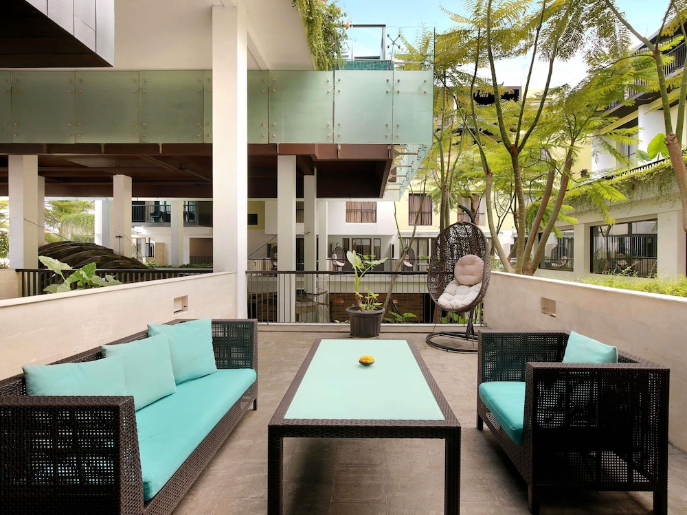 Habitación Privilege, Balcón - 1 Cama King del hotel Mercure Bali Legian. Foto 3