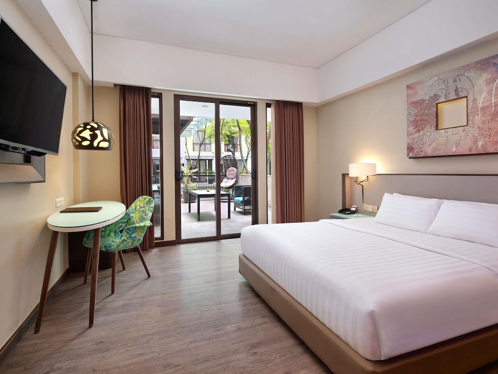 Habitación Privilege, Balcón - 1 Cama King del hotel Mercure Bali Legian. Foto 7