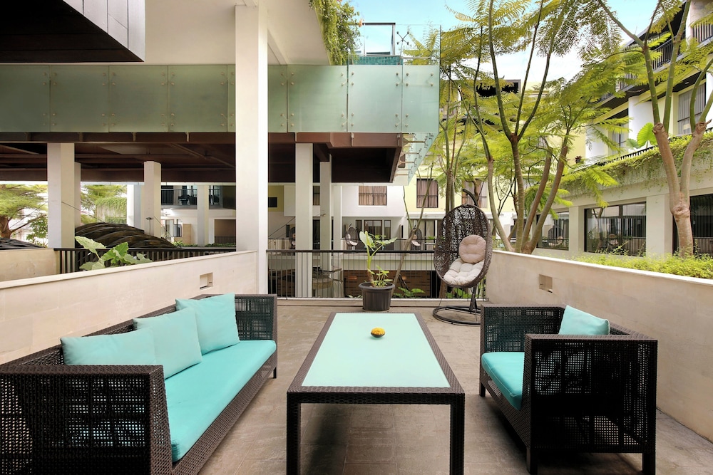 Habitación Privilege, Balcón - 1 Cama King del hotel Mercure Bali Legian. Foto 9