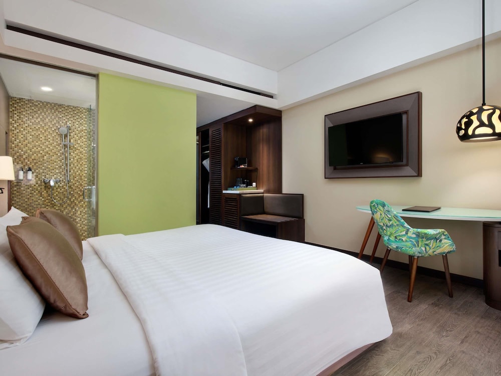 Habitación Deluxe Acceso a la Piscina, Terraza - 1 Cama King del hotel Mercure Bali Legian. Foto 1