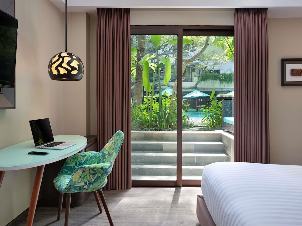 Habitación Deluxe Acceso a la Piscina, Terraza - 1 Cama King del hotel Mercure Bali Legian. Foto 5