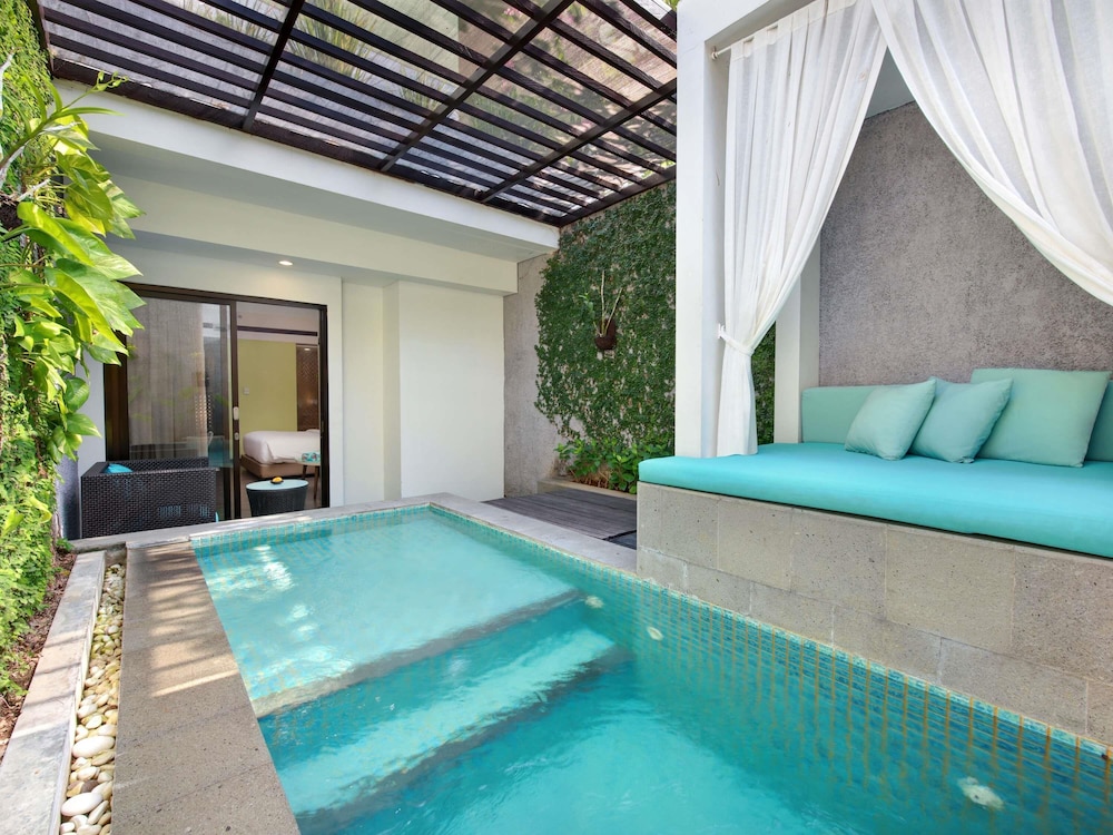 Habitación Deluxe Piscina Privada - 1 Cama King del hotel Mercure Bali Legian. Foto 1