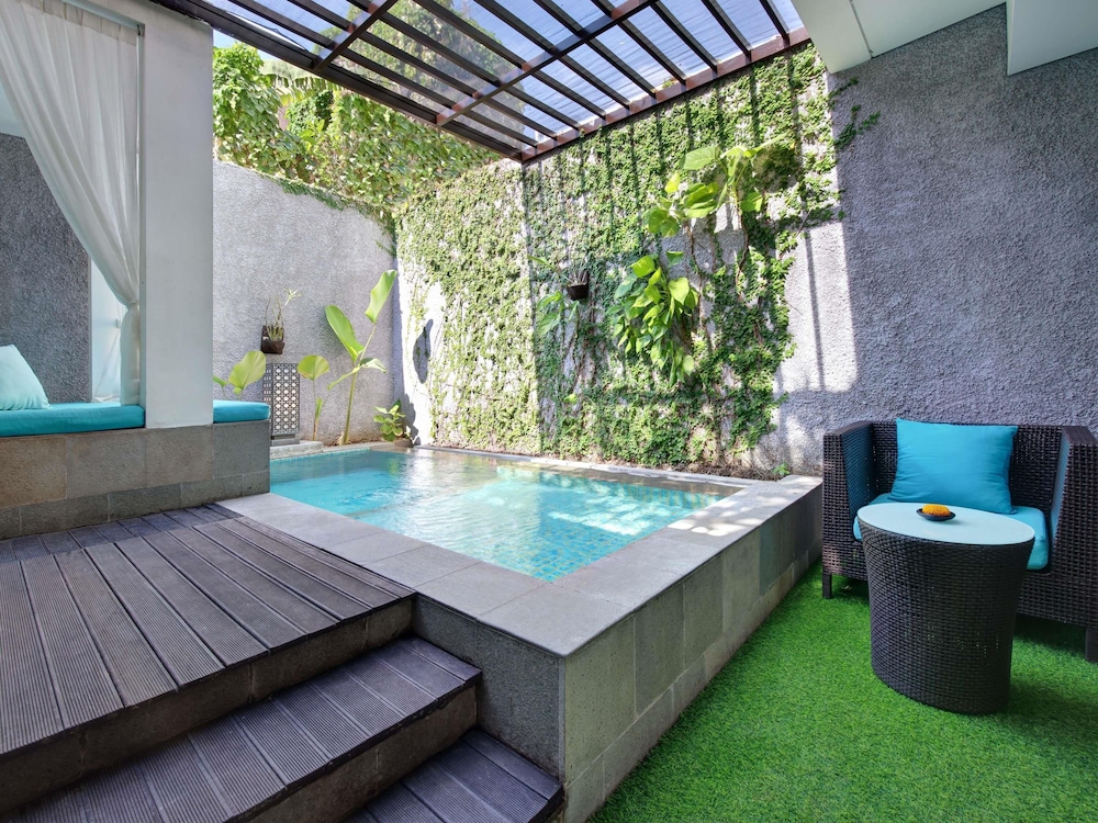 Habitación Deluxe Piscina Privada - 1 Cama King del hotel Mercure Bali Legian. Foto 3