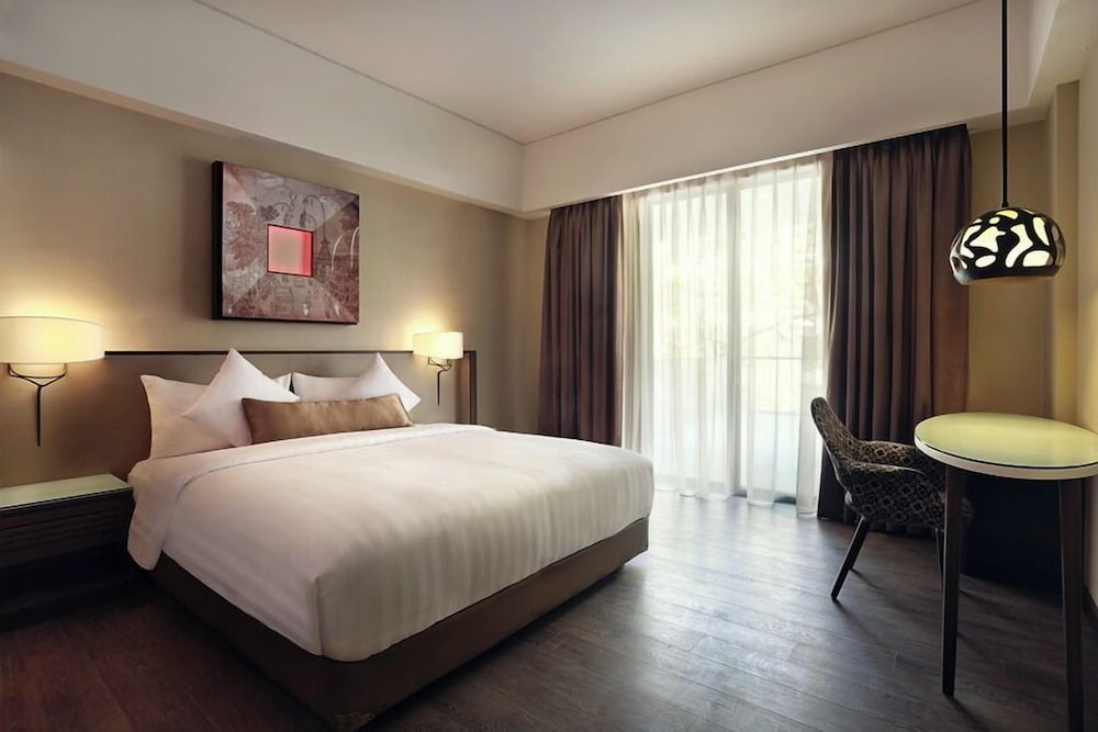 Habitación Deluxe, Balcón - 1 Cama King del hotel Mercure Bali Legian. Foto 6