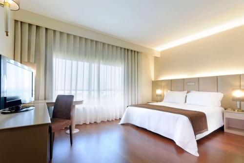 Habitación Deluxe con 1 cama doble - No fumadores del hotel Tryp By Wyndham Porto Expo. Foto 1