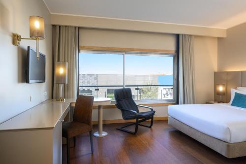 Habitación Deluxe con 1 cama doble - No fumadores del hotel Tryp By Wyndham Porto Expo. Foto 2