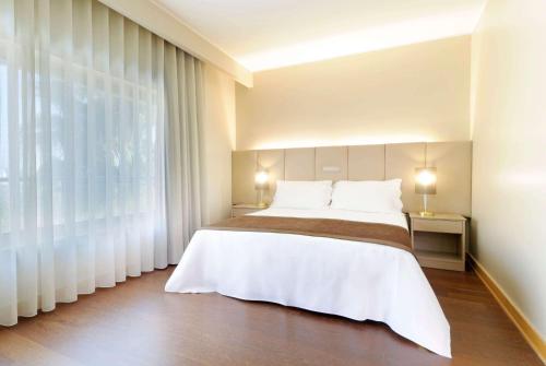 Habitación Doble Premium con vistas a la piscina - No fumadores del hotel Tryp By Wyndham Porto Expo