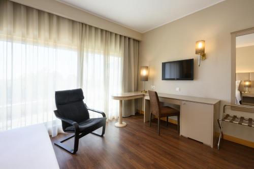 Habitación Doble Premium con vistas a la piscina - No fumadores del hotel Tryp By Wyndham Porto Expo. Foto 4