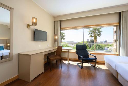 Habitación Doble Deluxe con vistas a la piscina - 2 camas - No fumadores del hotel Tryp By Wyndham Porto Expo