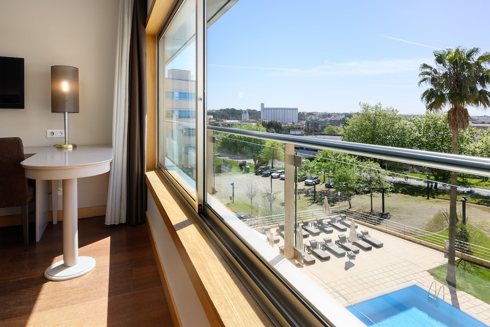 Habitación Deluxe, 1 cama doble, no fumadores, vistas a la piscina del hotel Tryp By Wyndham Porto Expo. Foto 5