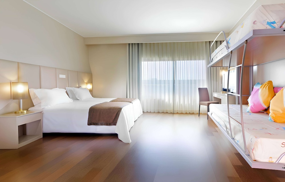 Habitación familiar, no fumadores (Deluxe) del hotel Tryp By Wyndham Porto Expo. Foto 2