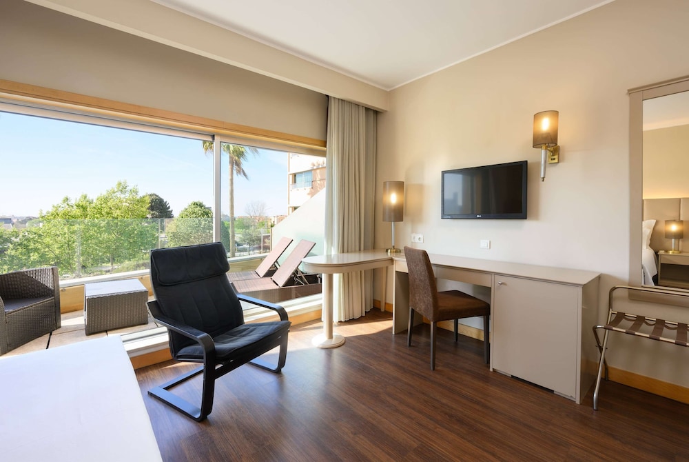 Habitación Deluxe, 2 camas individuales, no fumadores, vistas a la piscina del hotel Tryp By Wyndham Porto Expo. Foto 3