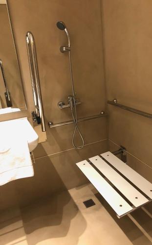 Habitación Doble adaptada para personas con movilidad reducida del hotel Dom Henrique Downtown