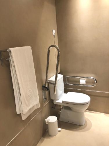 Habitación Doble adaptada para personas con movilidad reducida del hotel Dom Henrique Downtown. Foto 2