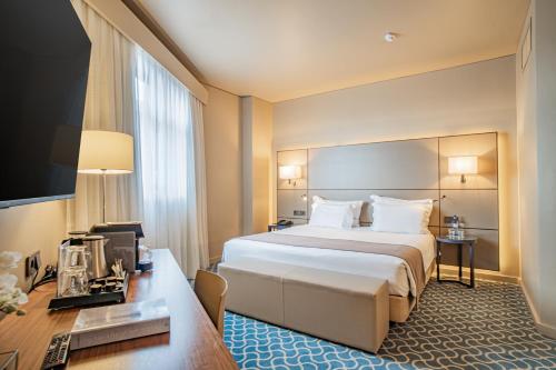 Paquete Romántico - Habitación Doble Confort con cama extragrande del hotel Dom Henrique Downtown. Foto 1
