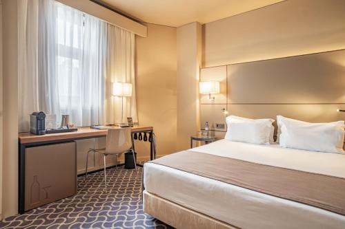 Habitación Doble Confort con cama grande del hotel Dom Henrique Downtown. Foto 3