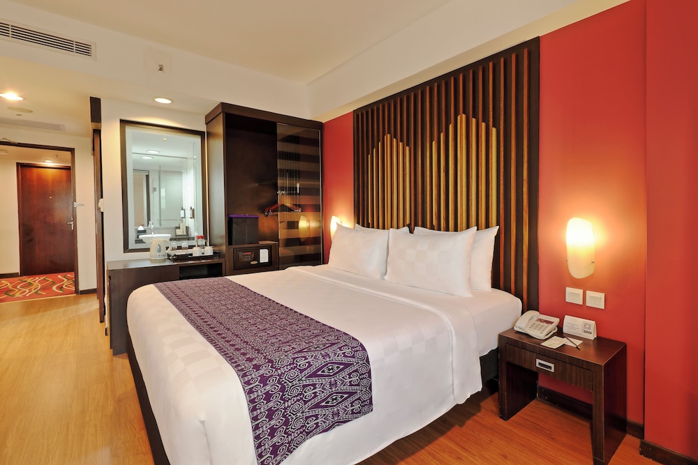 1 Cama King Superior del hotel Mercure Pontianak City Center. Foto 2