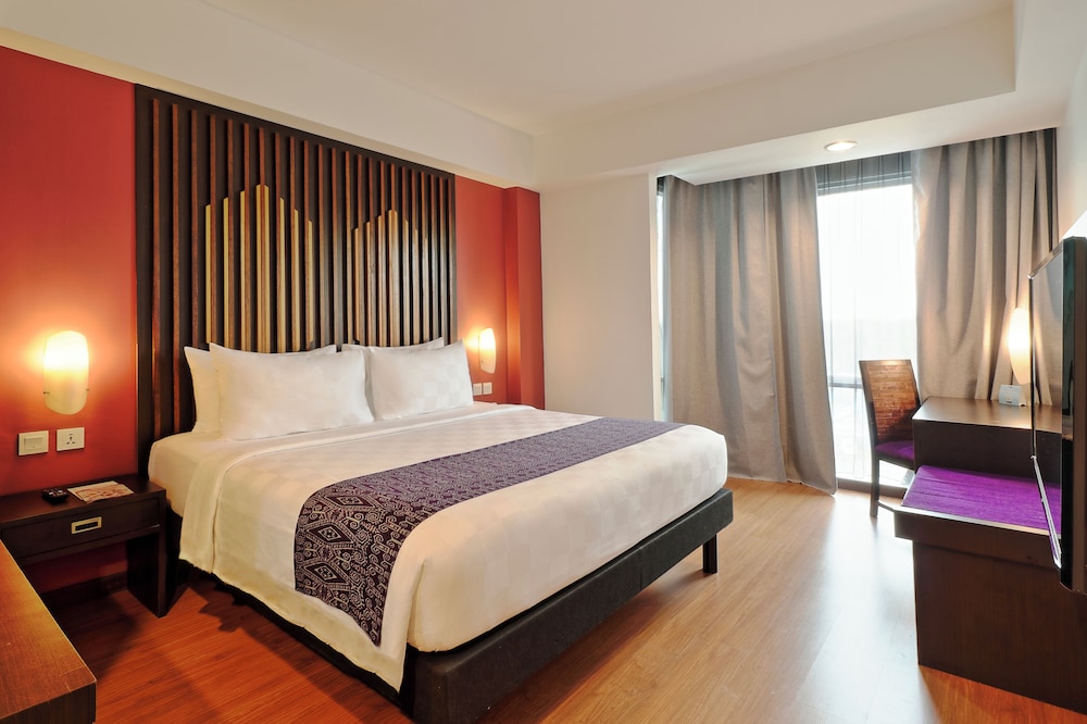 1 Cama King Superior del hotel Mercure Pontianak City Center. Foto 3