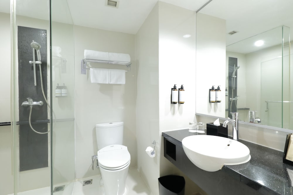 1 Cama King Superior del hotel Mercure Pontianak City Center. Foto 4