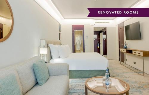 Suite Junior con cama extragrande del hotel Crowne Plaza Porto, An Ihg. Foto 3
