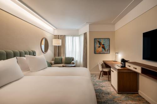 Habitación Doble Premium con acceso al salón - 2 camas del hotel Crowne Plaza Porto, An Ihg. Foto 2