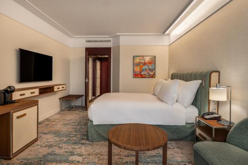 Habitación Premium con acceso al salón - 1 cama grande del hotel Crowne Plaza Porto, An Ihg. Foto 2