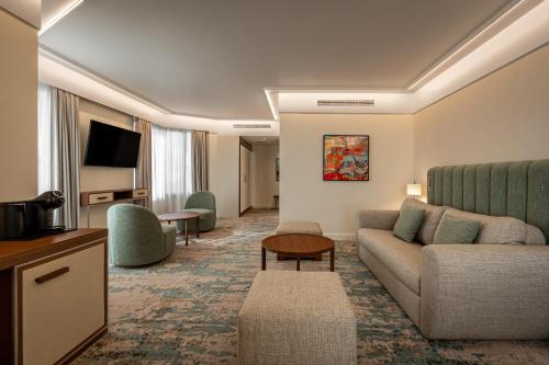 Suite de 1 dormitorio del hotel Crowne Plaza Porto, An Ihg. Foto 1