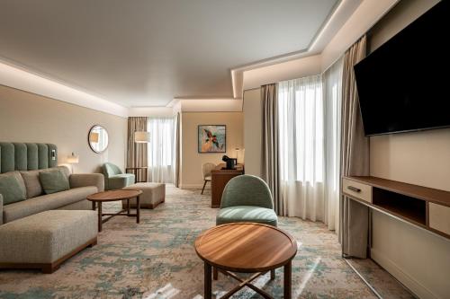 Suite de 1 dormitorio del hotel Crowne Plaza Porto, An Ihg. Foto 2
