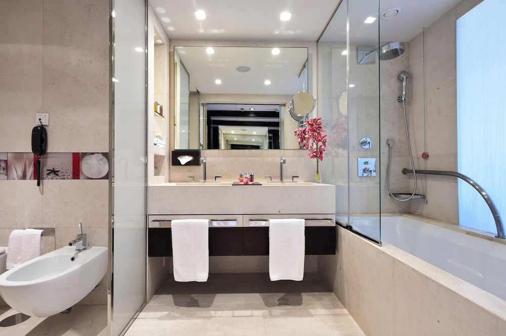 Habitación Deluxe doble del hotel Porto Palácio By The Editory. Foto 8