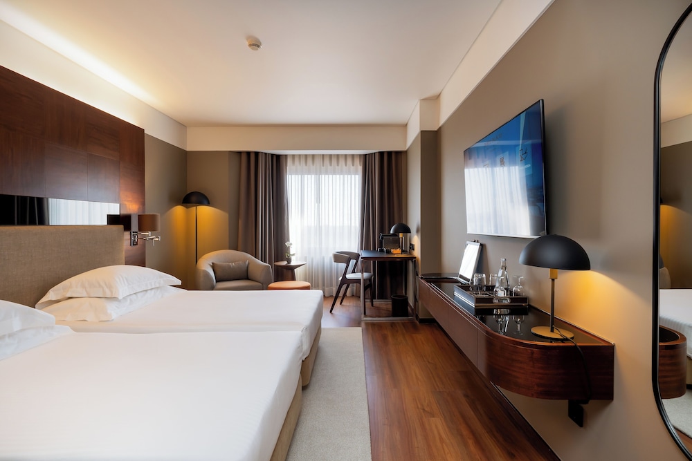 Habitación superior con 2 camas individuales, en una planta alta del hotel Porto Palácio By The Editory