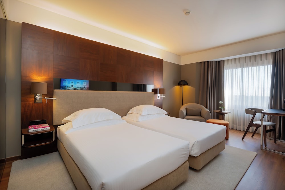 Habitación superior con 2 camas individuales, en una planta alta del hotel Porto Palácio By The Editory. Foto 1