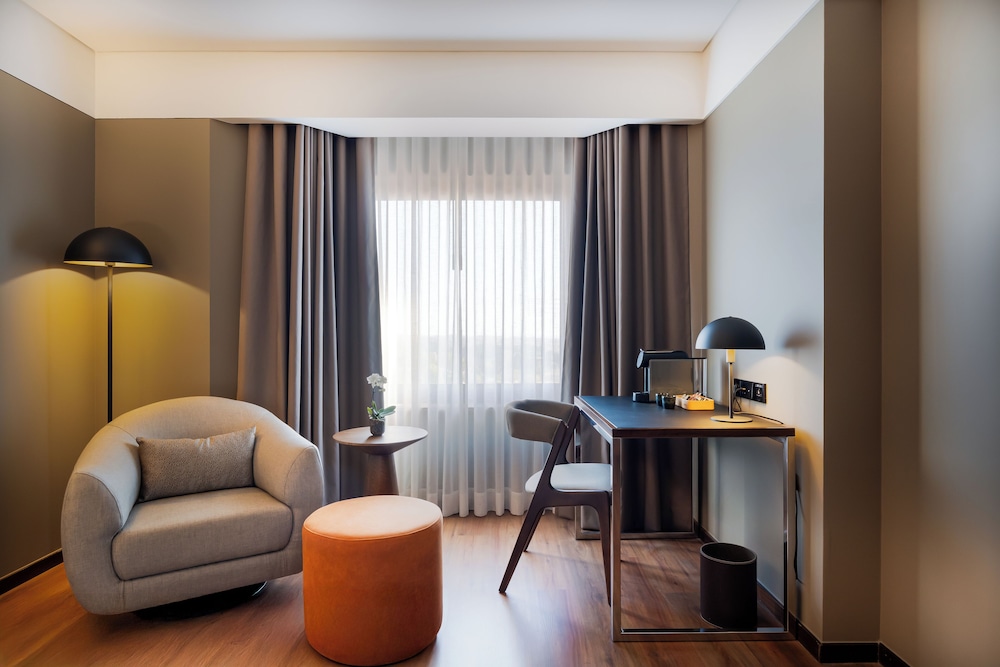 Habitación superior con 2 camas individuales, en una planta alta del hotel Porto Palácio By The Editory. Foto 2