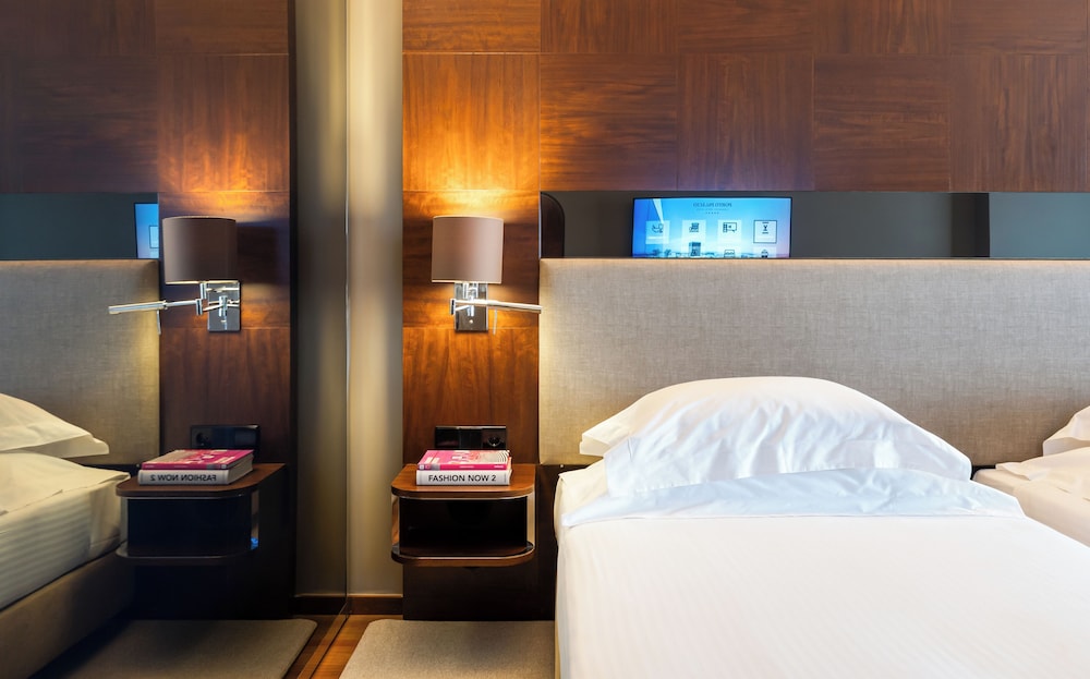 Habitación superior con 2 camas individuales, en una planta alta del hotel Porto Palácio By The Editory. Foto 4