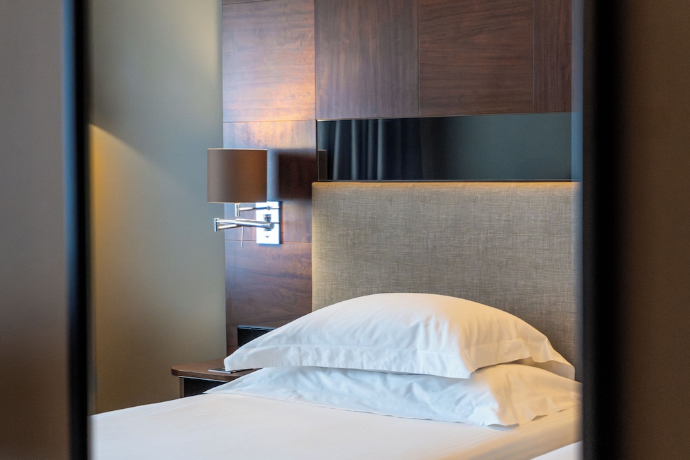 Habitación superior con 2 camas individuales, en una planta alta del hotel Porto Palácio By The Editory. Foto 6