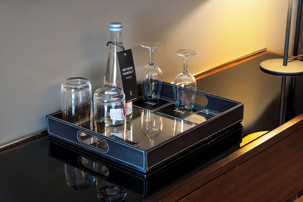 Habitación superior con 2 camas individuales, en una planta alta del hotel Porto Palácio By The Editory. Foto 7