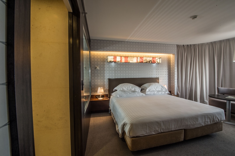 Suite superior, vistas al río del hotel Porto Palácio By The Editory. Foto 1