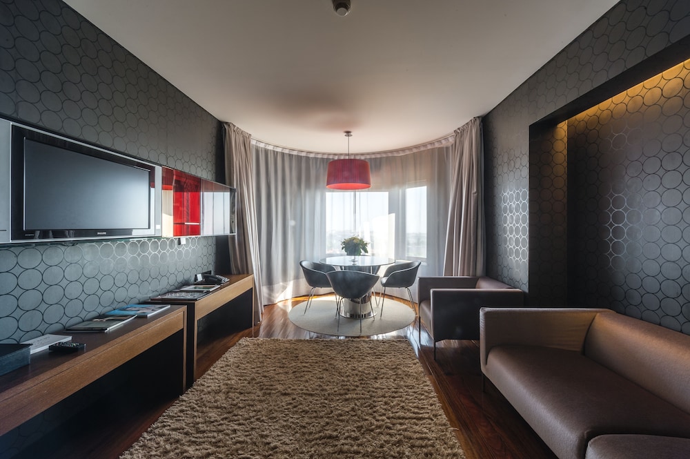 Suite superior, vistas al río del hotel Porto Palácio By The Editory. Foto 3