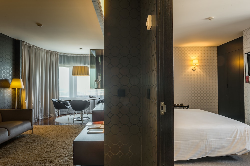 Suite Deluxe, vistas a la ciudad del hotel Porto Palácio By The Editory. Foto 1