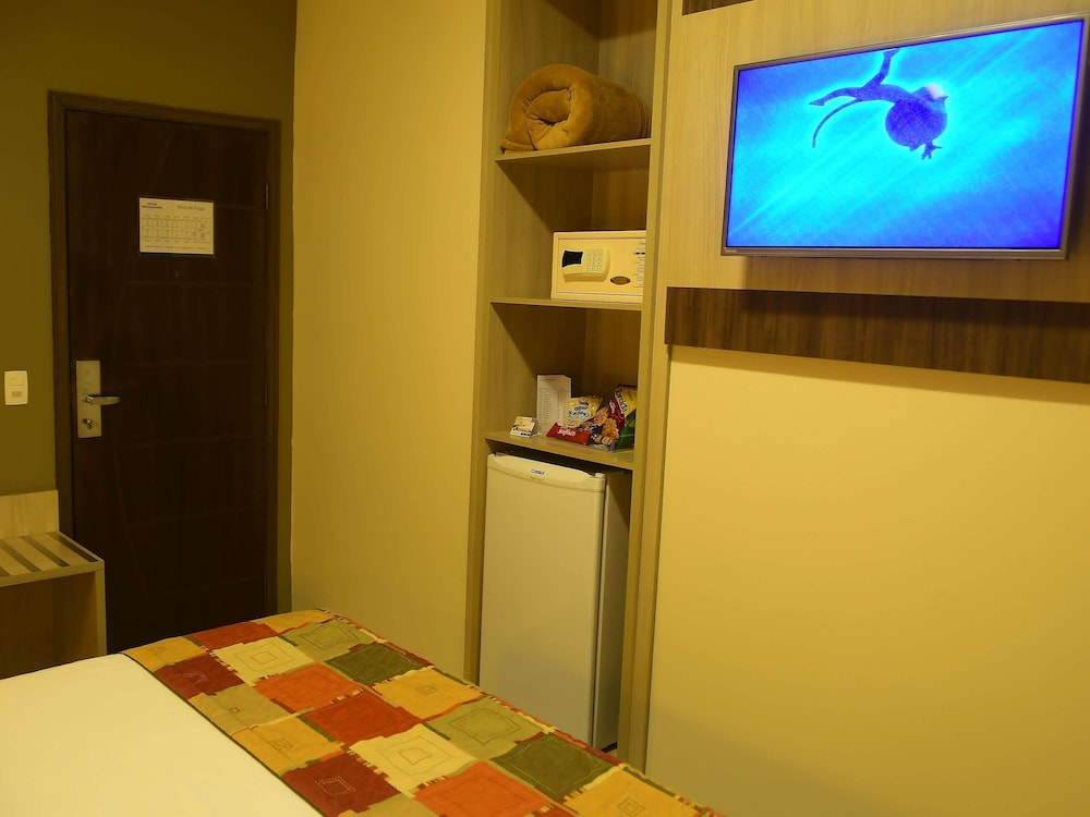 Habitación estándar con una cama doble del hotel Araraquara By Mercure. Foto 1