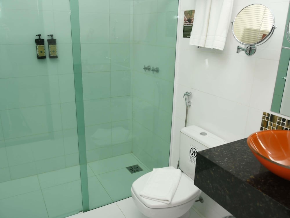 Habitación estándar con dos camas individuales del hotel Araraquara By Mercure. Foto 2