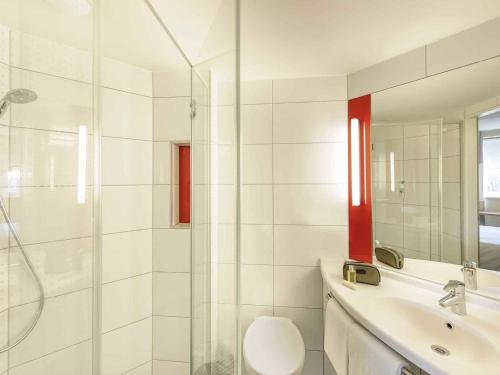 Habitación Doble Estándar del hotel Ibis Hamburg City. Foto 1