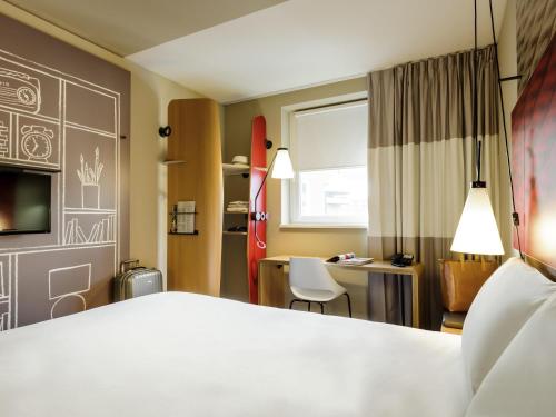 Habitación Doble Estándar del hotel Ibis Hamburg City. Foto 2