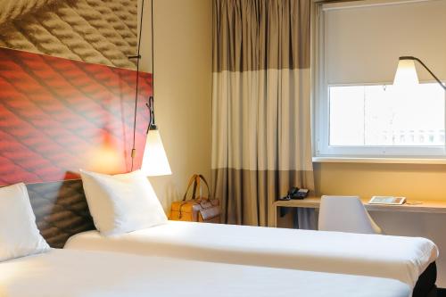 Habitación Doble Estándar - 2 camas del hotel Ibis Hamburg City. Foto 8