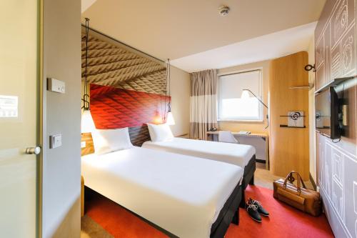 Habitación Doble Estándar - 2 camas del hotel Ibis Hamburg City. Foto 13
