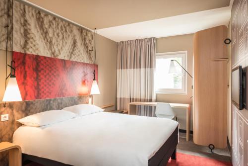 Standard Double Room and Sofa Bed del hotel Ibis Hamburg City. Foto 6