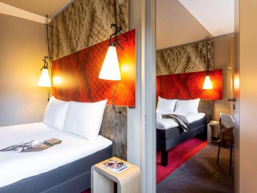 Suite Familiar Estándar con 2 habitaciones comunicadas del hotel Ibis Hamburg City. Foto 1